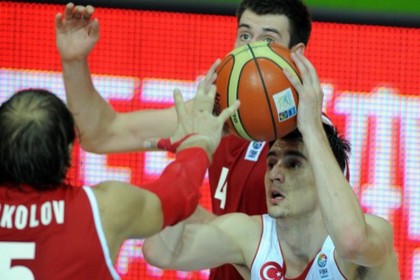 Сборная России обыграла турков на Евробаскете