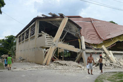 Число жертв землетрясения на Филиппинах превысило 150 человек