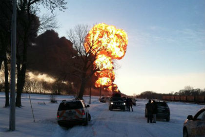 В США сошел с рельс поезд с нефтью