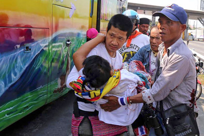 В результате обстрела демонстрантов в Бангкоке погиб человек