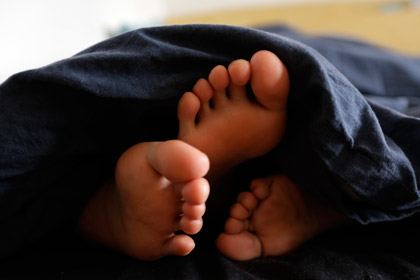 Пенсионер пытался убить жену за перетягивание одеяла на себя