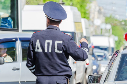 Находившийся под наркотиками водитель покусал подмосковных гаишников