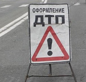 Минусинец на грузовике разбился на трассе в Хакасии
