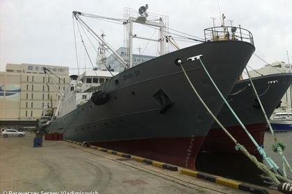 Число погибших при крушении траулера у Чукотки достигло 25 человек