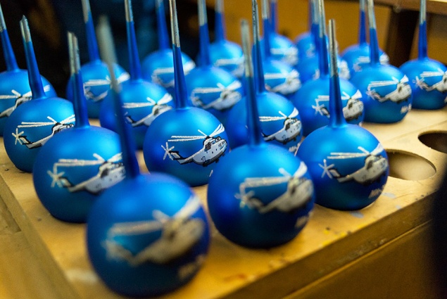 Фабрика чудес. Как создаются елочные игрушки на одном из старейших предприятий России.