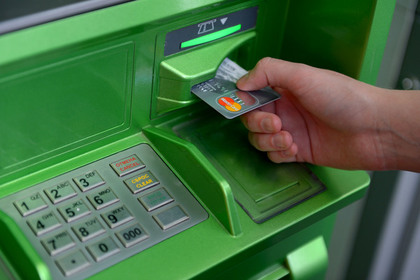 MasterCard снизит комиссию за снятие денег в банкоматах