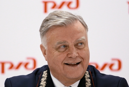 Якунин предложил разрешить курение в поездах