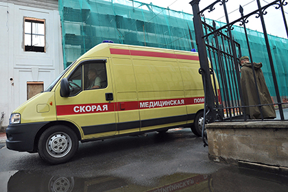 В Петербурге на беременную женщину упала бетонная плита