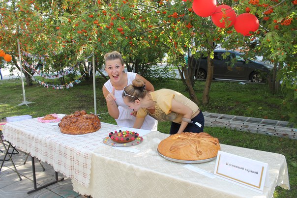 Ачинский Арбат выбрал самый вкусный именинный каравай
