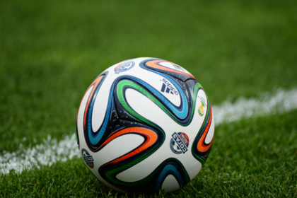 Футбольный арбитр пожизненно дисквалифицирован за ошибки в одном матче