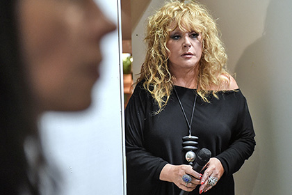 Пугачева отсудила 200 тысяч долларов у певицы Кудиковой