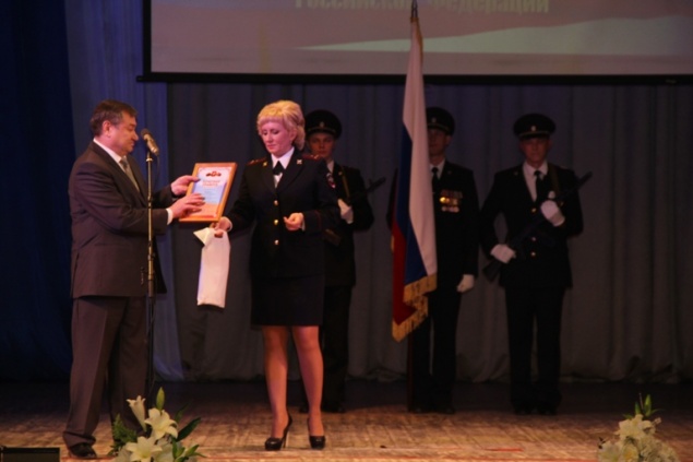 Сотрудников правоохранительных органов поздравили с профессиональным с праздником