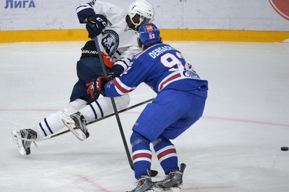 Болельщики «Спартака» кинули на лед банан на матче КХЛ с хорватским клубом