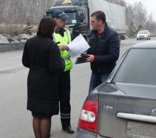 Дорожные полицейские и общественники в Ачинске провели акцию «Чистое авто – лицо водителя»