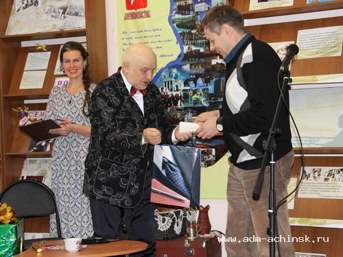 Ачинский поэт и художник Валерий Чашечников отметил свой юбилей