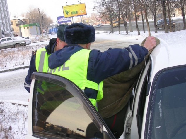 Сотрудники полиции в Ачинске задержали подозреваемого в угоне автомобиля