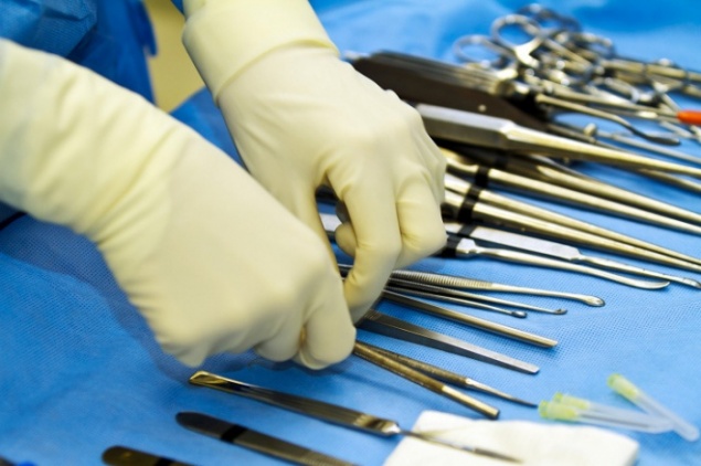 Хирург впервые в истории края из печени больного вырезал паразита длиной 9 см