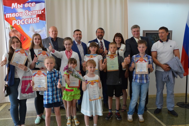 Ачинский городской Совет депутатов наградил победителей детского патриотического конкурса