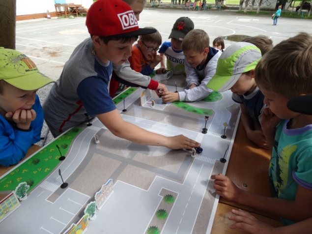 Госавтоинспекторы в Ачинске помогают педагогам реализовывать проекты по профилактике аварийности на дороге с детьми