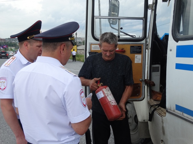 Дорожные полицейские организовали массовую проверку пассажирского транспорта