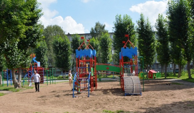 Глава Ачинска проверил ход реконструкции дворов