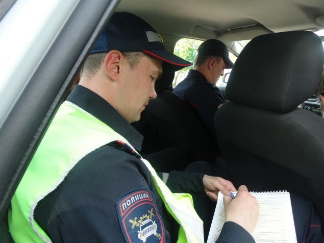 Дорожные полицейские в Ачинске пресекли около 170 нарушений, связанных с выездом на полосу встречного движения