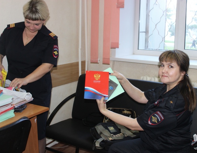 Стражи порядка Ачинска присоединились к акции «Помоги пойти учиться»
