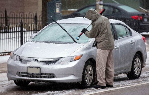 Надо ли поднимать «дворники» зимой?