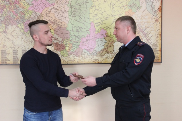 В Ачинске первый иностранец, получивший российское гражданство, принял Присягу гражданина РФ