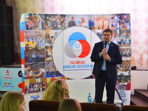 Павел Ростовцев принял участие в «Классных встречах» со школьниками Ачинска