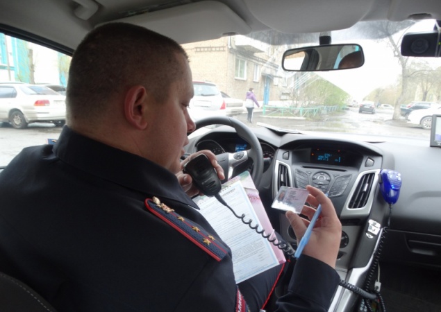 Госавтоинспекторы в Ачинске проверили правильность перевозки детей в автотранспортных средствах