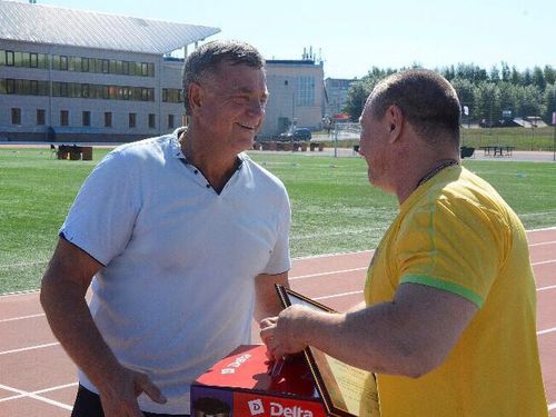 Влюбленные в спорт: в Ачинске наградили лучших представителей спортивной общественности