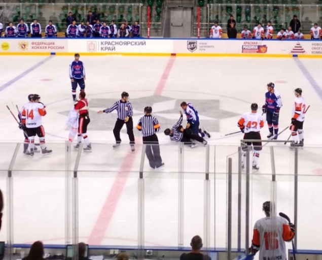 «Месиво сегодня было — одни драки»: хоккеисты «Сокола» обыграли «Ермак» на новой арене