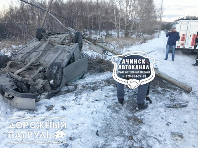 В Ачинске водитель иномарки снёс столб электрооопоры