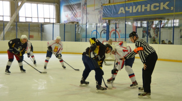 Ачинские хоккеисты попали в тройку лидеров краевого чемпионата