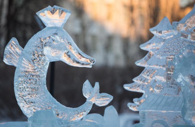 Сотрудники полиции напоминают гражданам, что за порчу ледяного городка предусмотрена ответственность