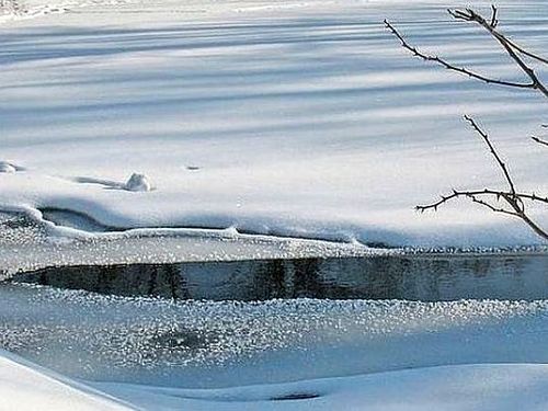 Ачинцев предупреждают об опасности тонкого льда
