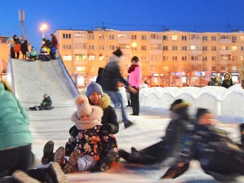 ЕДДС Ачинска напоминает: катайтесь с ледяных горок правильно!