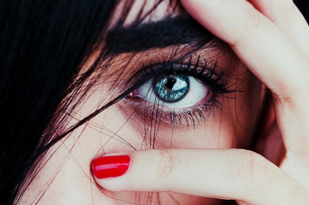 Есть вопрос: почему дергается глаз и как с этим справиться