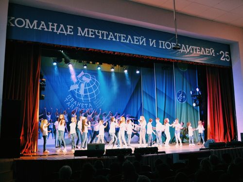 В Ачинске прошёл юбилейный отчётный концерт «Планеты талантов»