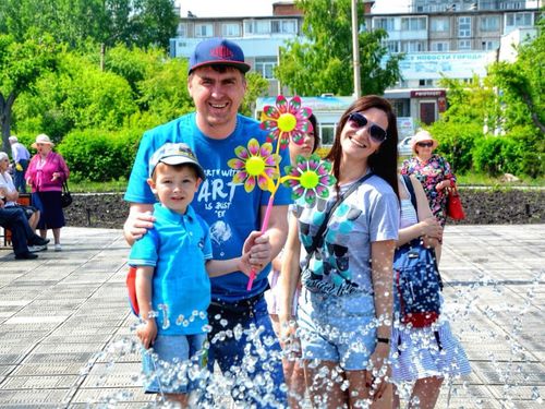 Праздничная программа и вручение медалей: День семьи любви и верности в Ачинске