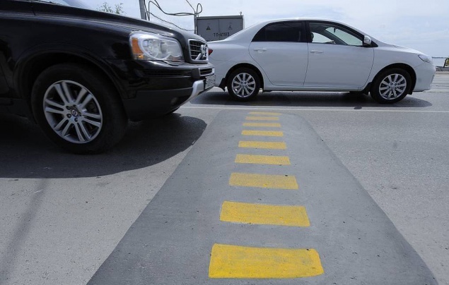 На российских дорогах могут появиться умные «лежачие полицейские»