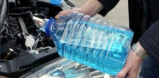 Водителям напомнили правила выбора безопасной незамерзайки