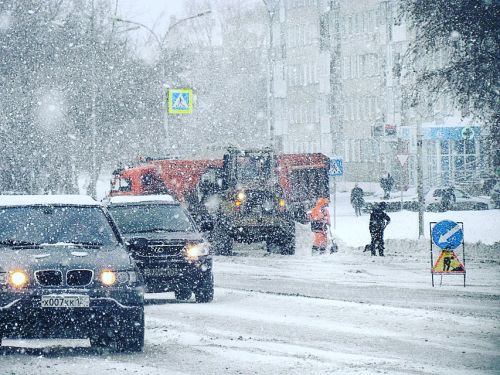 Ачинские власти просят автомобилистов и пешеходов повысить бдительность