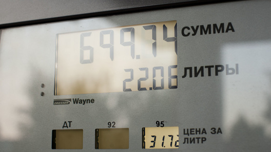 Автоновости: Российские автомобилисты экономят на бензине, просто перестав его покупать