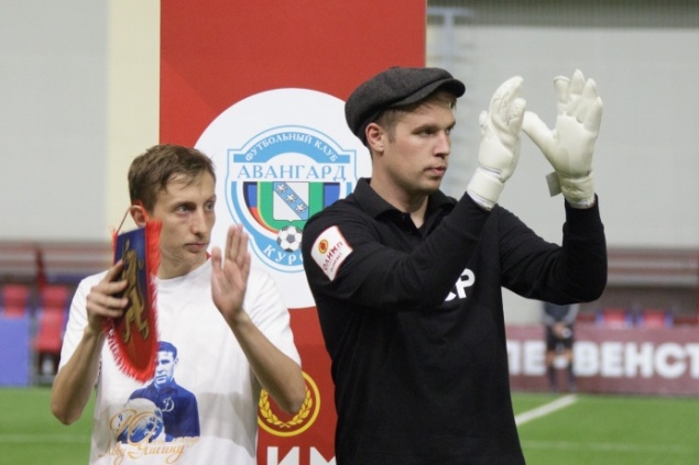 Вратари красноярской и курской команд по футболу провели матч в кепках как у Льва Яшина