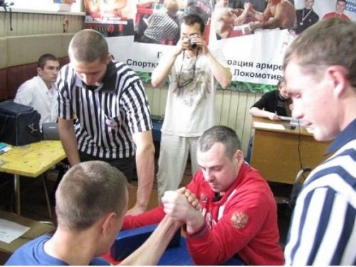 Краевой чемпионат по армрестлингу: ачинские спортсмены-адаптивники в тройке победителей