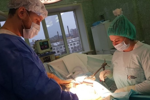 В краевой больнице врачи удалили у пациента 6-килограммовый жировик. Удивились даже врачи!