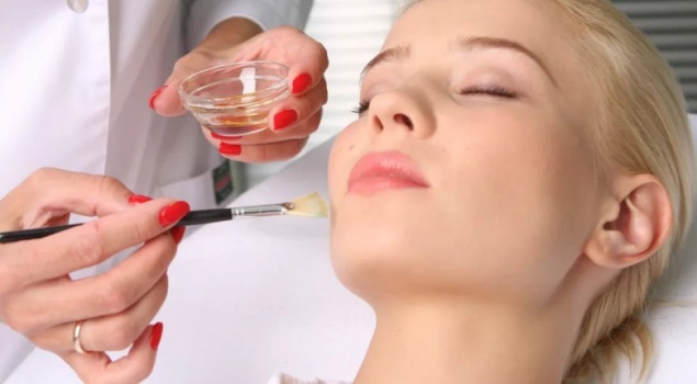Пилинг для лица. Какие виды и как действует