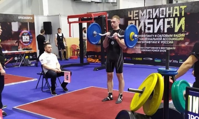 Красноярский росгвардеец сразился с сильнейшими пауэрлифтерами Сибири и установил личный рекорд